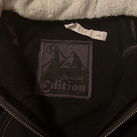 Lululemon Special Edition hoodie. Detachable sleeves. Size 10. Dark blue/black. - Picture 3 of 7